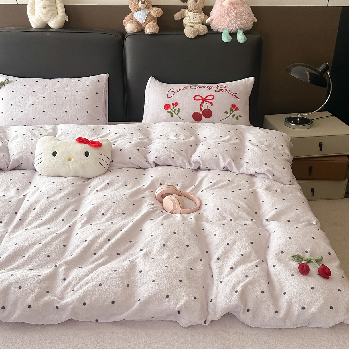 91家纺网 家纺一手货源 找家纺 子钦家纺 2025秋冬新款小红书同款加厚牛奶绒樱桃蝴蝶结款毛巾绣床单床笠四件套-樱桃公主 樱桃公主-紫波点