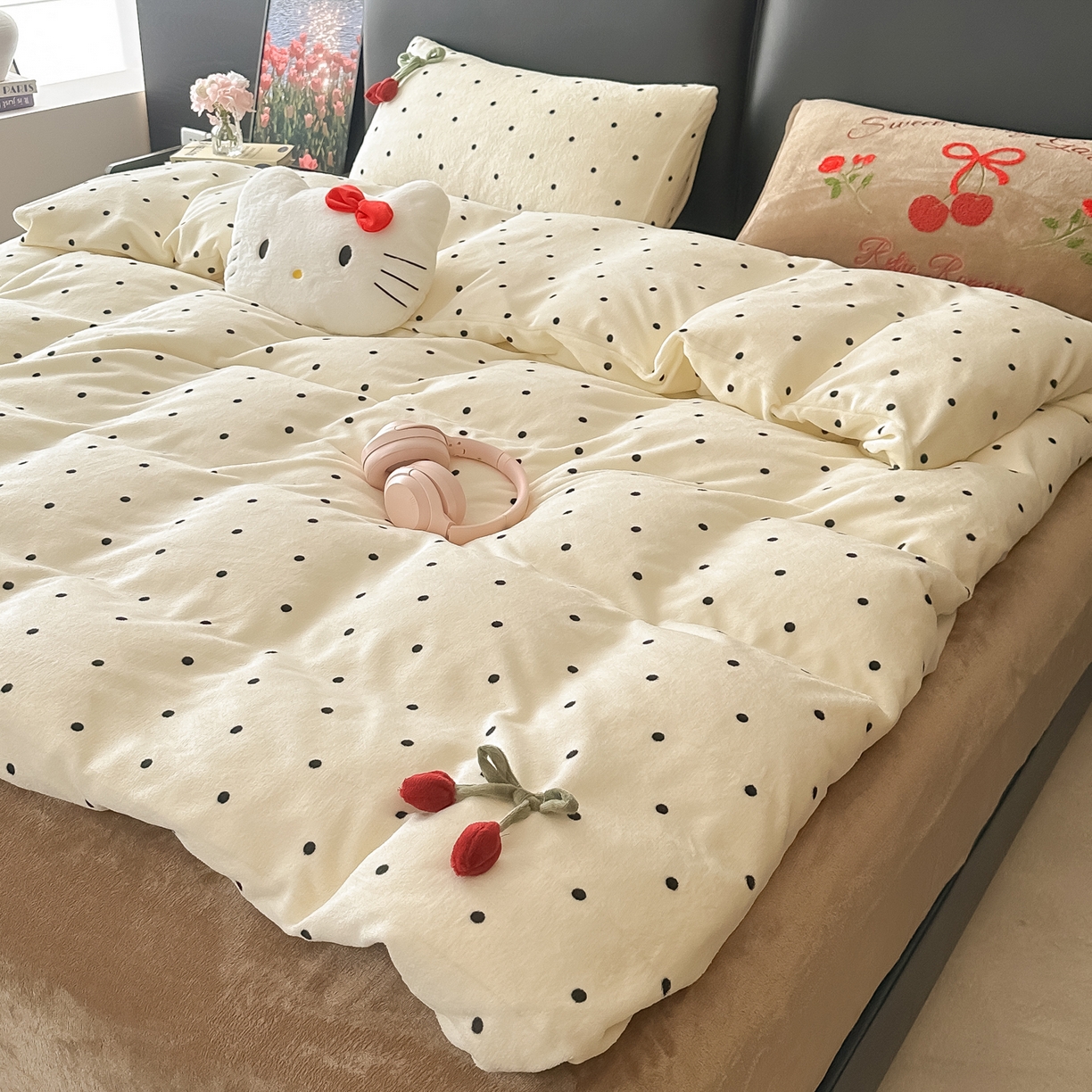 91家纺网 家纺一手货源 找家纺 子钦家纺 2025秋冬新款小红书同款加厚牛奶绒樱桃蝴蝶结款毛巾绣床单床笠四件套-樱桃公主 樱桃公主-奶波点