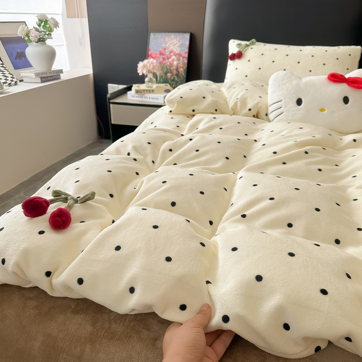 91家纺网 家纺一手货源 找家纺 子钦家纺 2025秋冬新款小红书同款加厚牛奶绒樱桃蝴蝶结款毛巾绣床单床笠四件套-樱桃公主 樱桃公主-奶波点