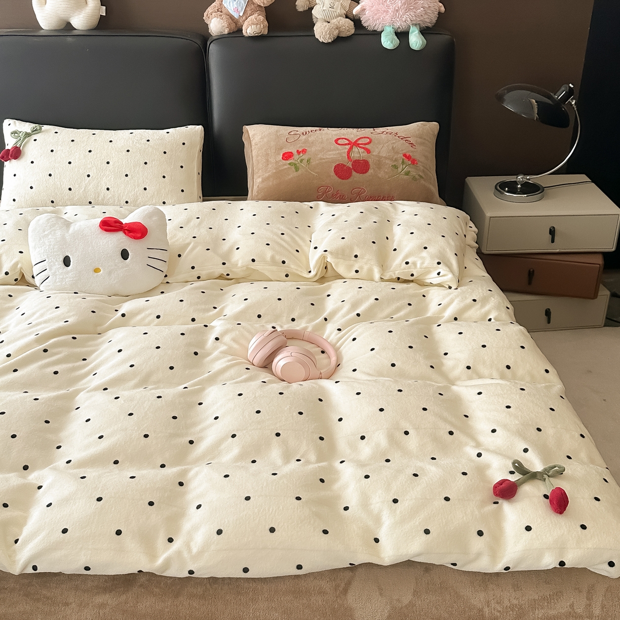 91家纺网 家纺一手货源 找家纺 子钦家纺 2025秋冬新款小红书同款加厚牛奶绒樱桃蝴蝶结款毛巾绣床单床笠四件套-樱桃公主 樱桃公主-奶波点