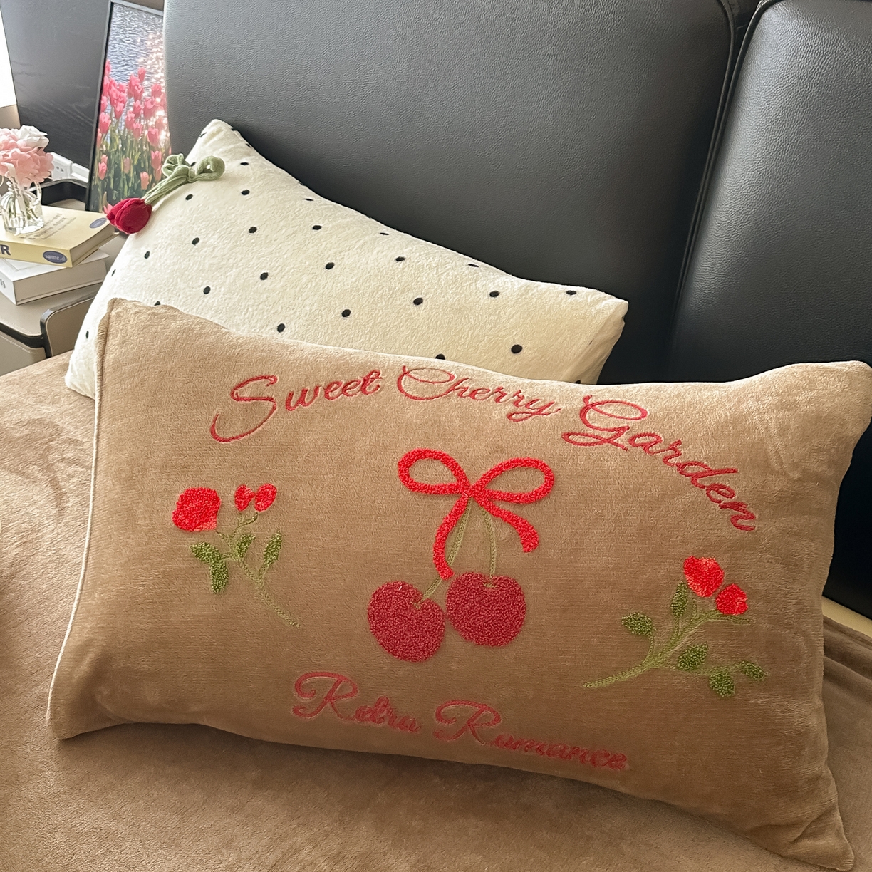 91家纺网 家纺一手货源 找家纺 子钦家纺 2025秋冬新款小红书同款加厚牛奶绒樱桃蝴蝶结款毛巾绣床单床笠四件套-樱桃公主 樱桃公主-奶波点