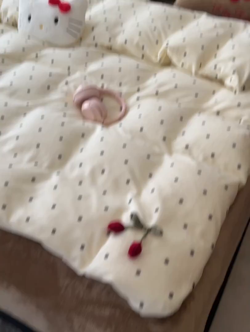 91家纺网 家纺一手货源 找家纺 子钦家纺 2025秋冬新款小红书同款加厚牛奶绒樱桃蝴蝶结款毛巾绣床单床笠四件套-樱桃公主 樱桃公主-奶波点