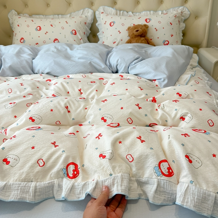 91家纺网 家纺一手货源 找家纺 繁花家居 2025新款高弹线云感木棉多层纱花边超软四件套-风格二 小猫苹果