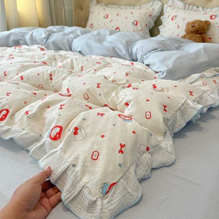 91家纺网 家纺一手货源 找家纺 繁花家居 2025新款高弹线云感木棉多层纱花边超软四件套-风格二 小猫苹果