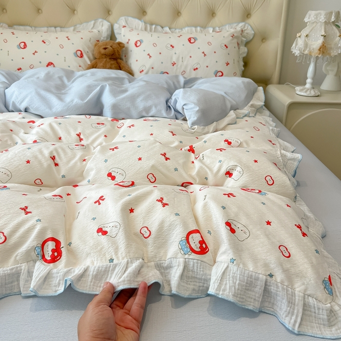 91家纺网 家纺一手货源 找家纺 繁花家居 2025新款高弹线云感木棉多层纱花边超软四件套-风格二 小猫苹果