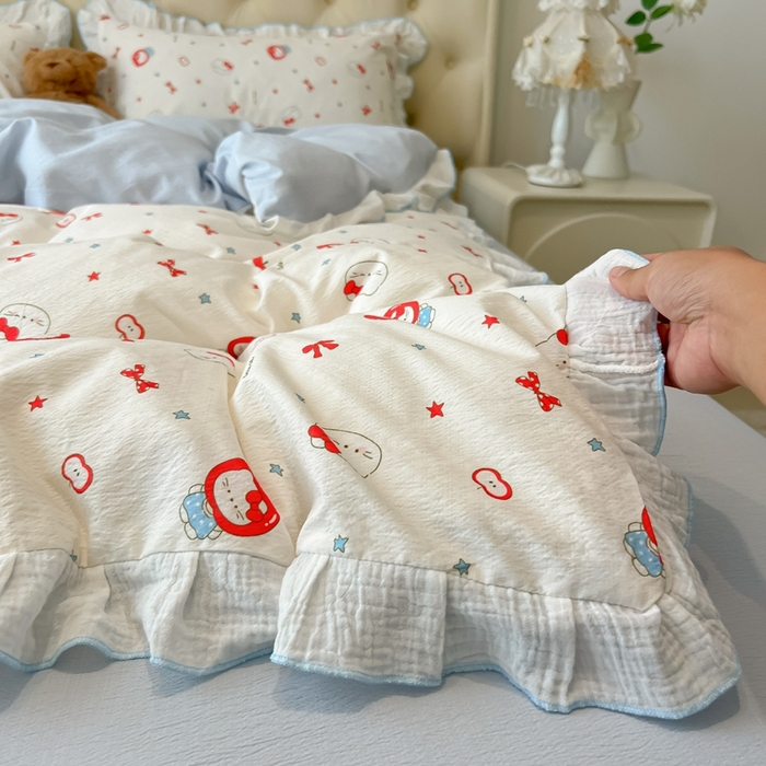 91家纺网 家纺一手货源 找家纺 繁花家居 2025新款高弹线云感木棉多层纱花边超软四件套-风格二 小猫苹果