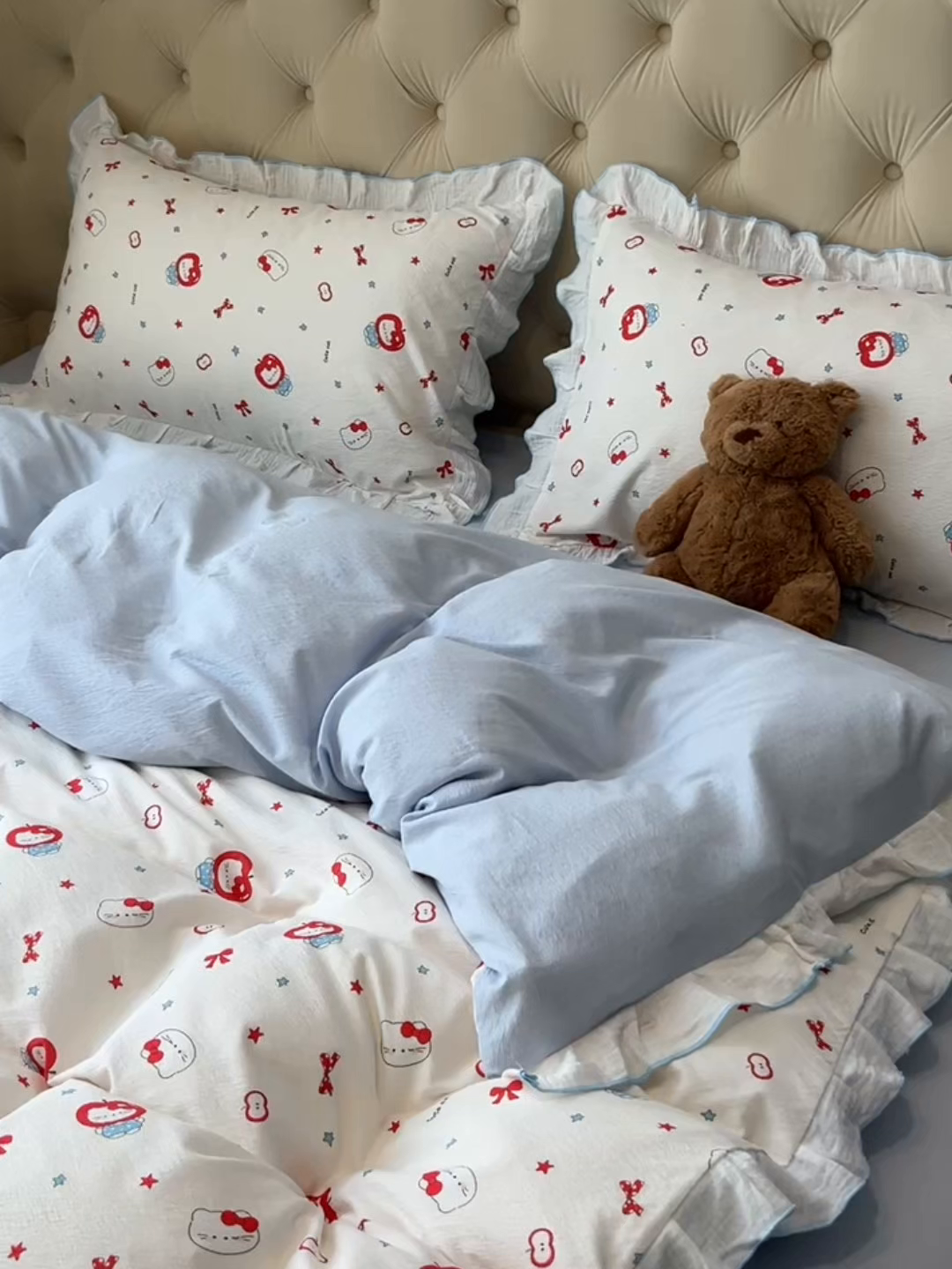 91家纺网 家纺一手货源 找家纺 繁花家居 2025新款高弹线云感木棉多层纱花边超软四件套-风格二 小猫苹果