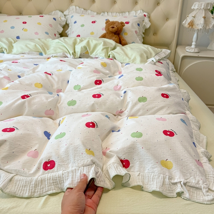 91家纺网 家纺一手货源 找家纺 繁花家居 2025新款高弹线云感木棉多层纱花边超软四件套-风格二 彩色苹果