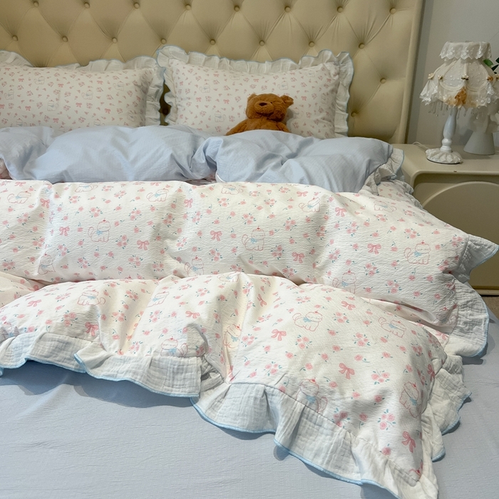 91家纺网 家纺一手货源 找家纺 繁花家居 2025新款高弹线云感木棉多层纱花边超软四件套-风格二 粉粉小呆猫