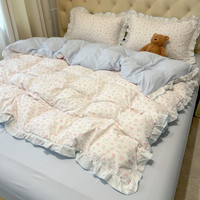 91家纺网 家纺一手货源 找家纺 繁花家居 2025新款高弹线云感木棉多层纱花边超软四件套-风格二 粉粉小呆猫