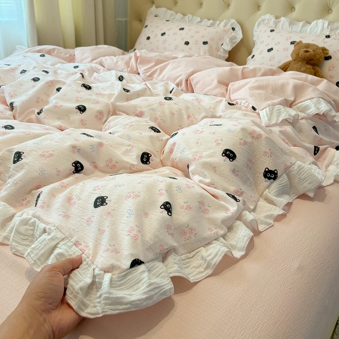 91家纺网 家纺一手货源 找家纺 繁花家居 2025新款高弹线云感木棉多层纱花边超软四件套-风格二 黑猫花花