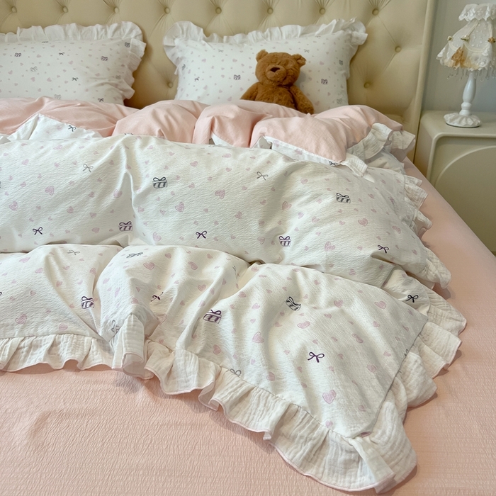 91家纺网 家纺一手货源 找家纺 繁花家居 2025新款高弹线云感木棉多层纱花边超软四件套-风格二 蝴蝶结爱心