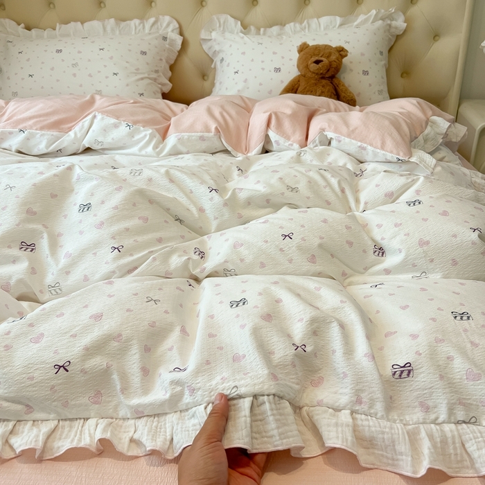 91家纺网 家纺一手货源 找家纺 繁花家居 2025新款高弹线云感木棉多层纱花边超软四件套-风格二 蝴蝶结爱心