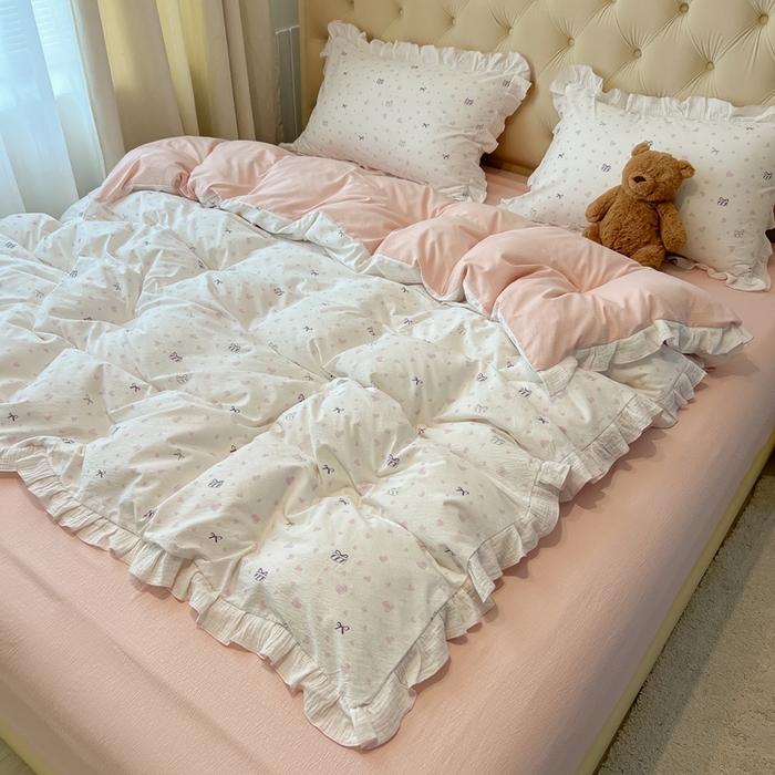 91家纺网 家纺一手货源 找家纺 繁花家居 2025新款高弹线云感木棉多层纱花边超软四件套-风格二 蝴蝶结爱心