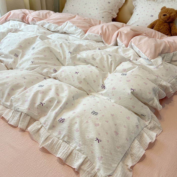 91家纺网 家纺一手货源 找家纺 繁花家居 2025新款高弹线云感木棉多层纱花边超软四件套-风格二 蝴蝶结爱心