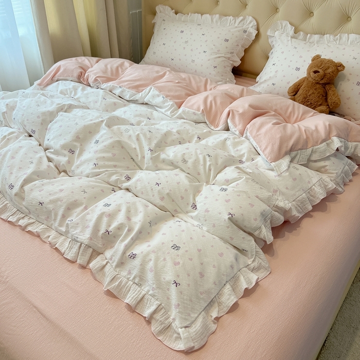 91家纺网 家纺一手货源 找家纺 繁花家居 2025新款高弹线云感木棉多层纱花边超软四件套-风格二 蝴蝶结爱心