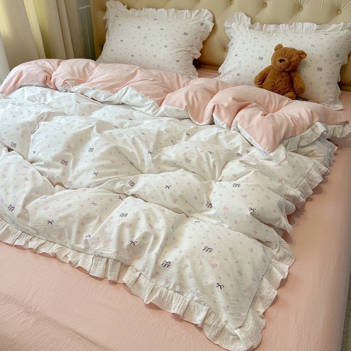 91家纺网 家纺一手货源 找家纺 繁花家居 2025新款高弹线云感木棉多层纱花边超软四件套-风格二 蝴蝶结爱心