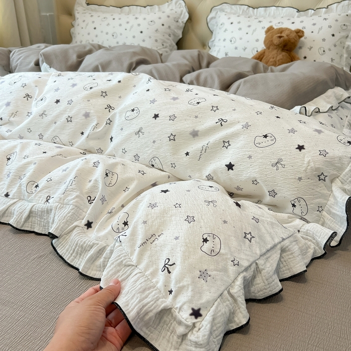 91家纺网 家纺一手货源 找家纺 繁花家居 2025新款高弹线云感木棉多层纱花边超软四件套-风格二 回头小猫