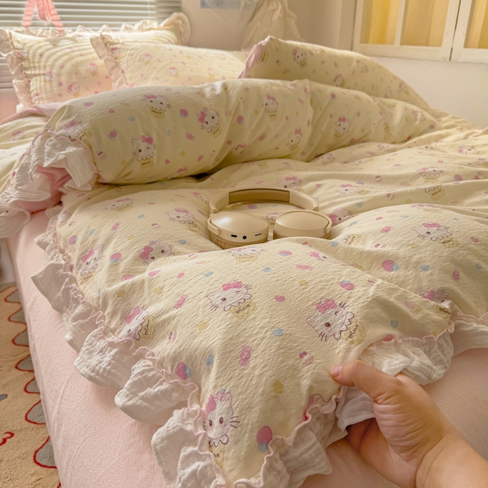 91家纺网 家纺一手货源 找家纺 繁花家居 2025新款高弹线云感木棉多层纱花边超软四件套-风格二 圣代甜喵-米