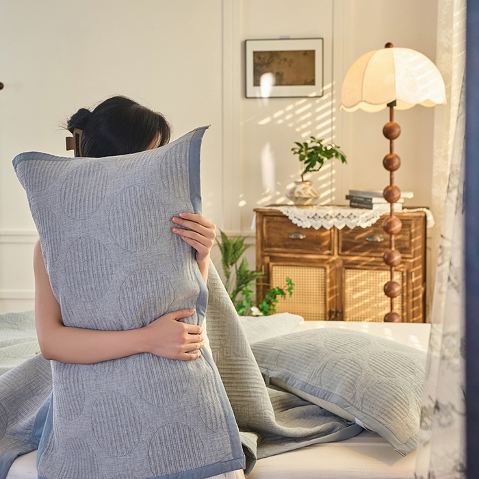 91家纺网 家纺一手货源 找家纺 （总）棠薇家纺 2025新款提花绑带款枕巾棉纱布枕巾夹棉枕头巾