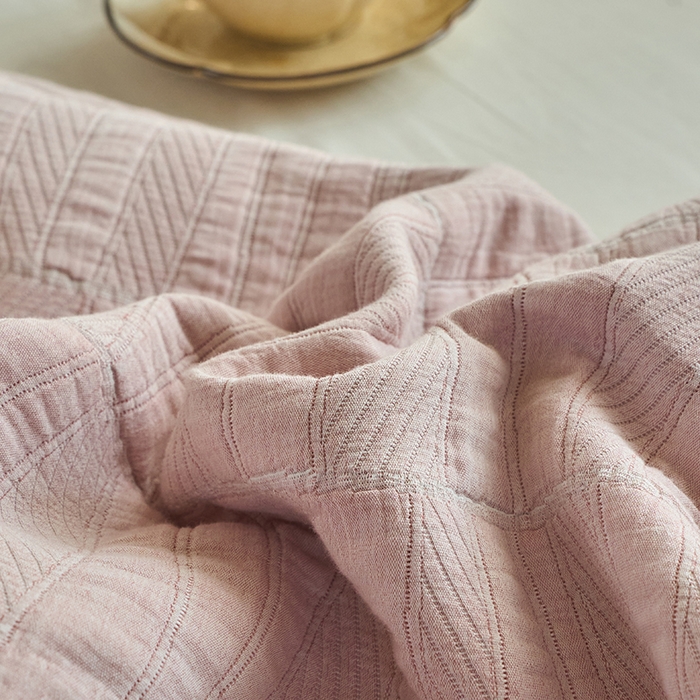 91家纺网 家纺一手货源 找家纺 棠薇家纺 2025新款提花绑带款枕巾棉纱布枕巾夹棉枕头巾 纯色木兰粉