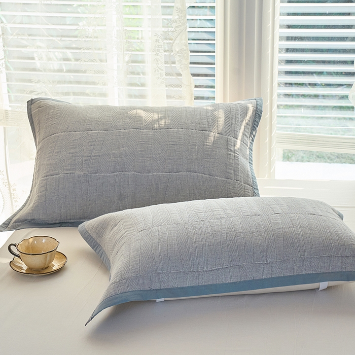 91家纺网 家纺一手货源 找家纺 棠薇家纺 2025新款提花绑带款枕巾棉纱布枕巾夹棉枕头巾 纯色木兰灰