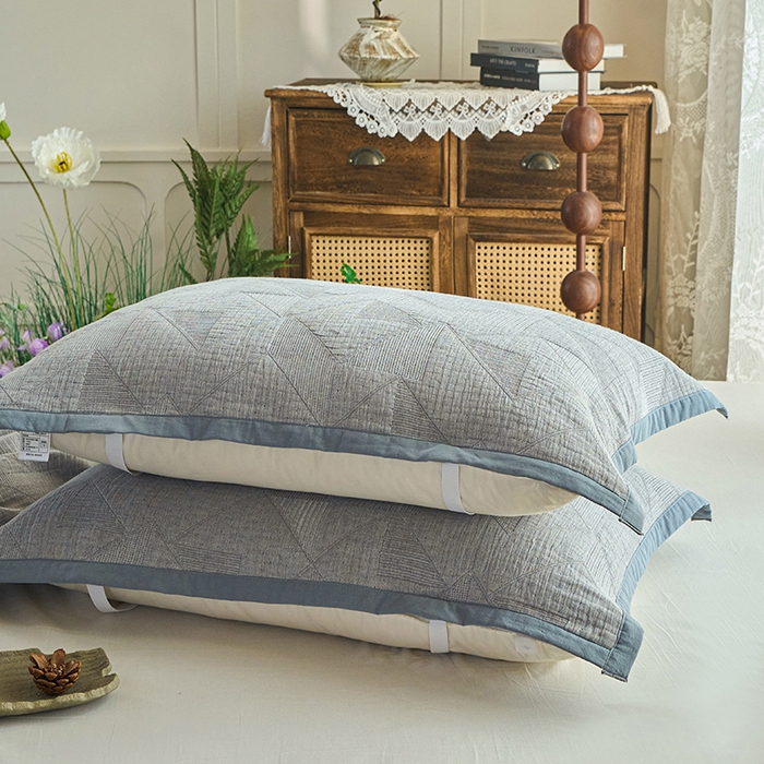 91家纺网 家纺一手货源 找家纺 棠薇家纺 2025新款提花绑带款枕巾棉纱布枕巾夹棉枕头巾 纯色三角灰