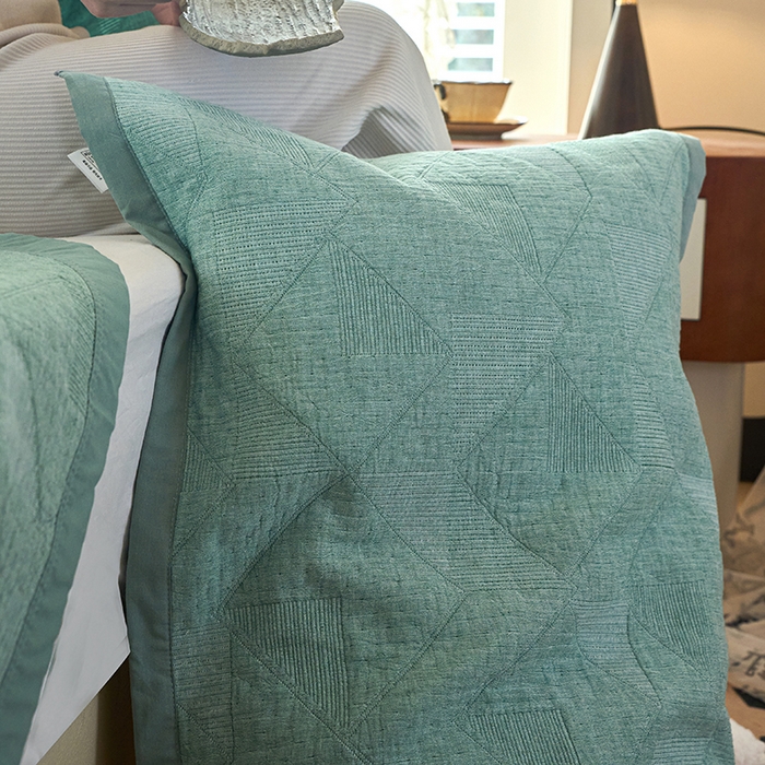 91家纺网 家纺一手货源 找家纺 棠薇家纺 2025新款提花绑带款枕巾棉纱布枕巾夹棉枕头巾 纯色三角绿