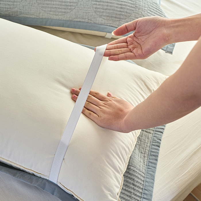 91家纺网 家纺一手货源 找家纺 棠薇家纺 2025新款提花绑带款枕巾棉纱布枕巾夹棉枕头巾 纯色圆圈灰