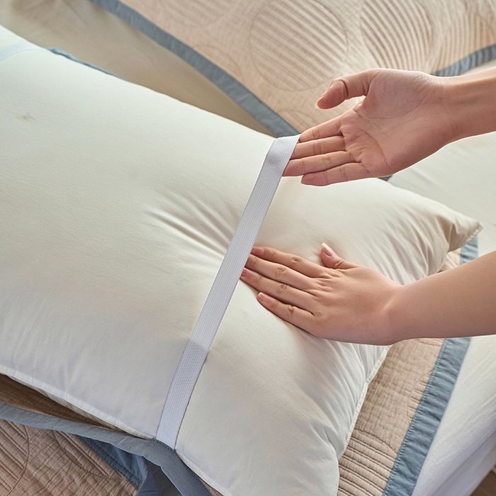 91家纺网 家纺一手货源 找家纺 棠薇家纺 2025新款提花绑带款枕巾棉纱布枕巾夹棉枕头巾 纯色圆圈驼