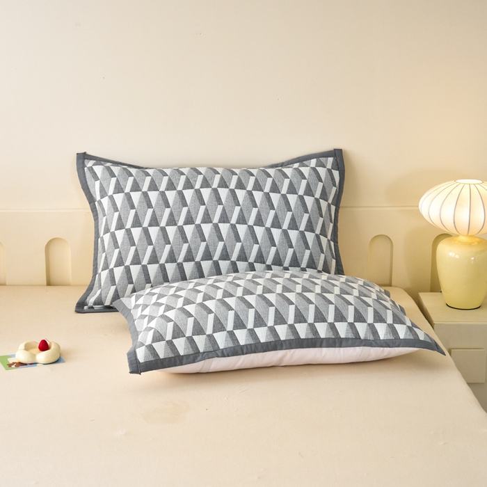 91家纺网 家纺一手货源 找家纺 棠薇家纺 2025新款提花绑带款枕巾棉纱布枕巾夹棉枕头巾 菱格灰