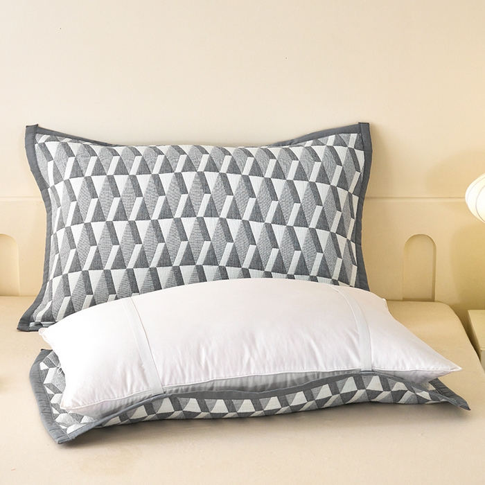 91家纺网 家纺一手货源 找家纺 棠薇家纺 2025新款提花绑带款枕巾棉纱布枕巾夹棉枕头巾 菱格灰