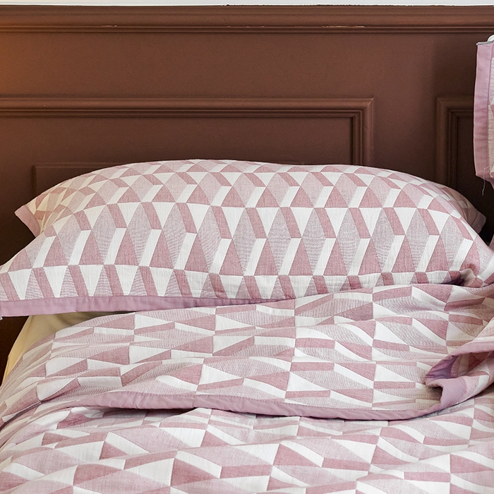 91家纺网 家纺一手货源 找家纺 棠薇家纺 2025新款提花绑带款枕巾棉纱布枕巾夹棉枕头巾 菱格紫