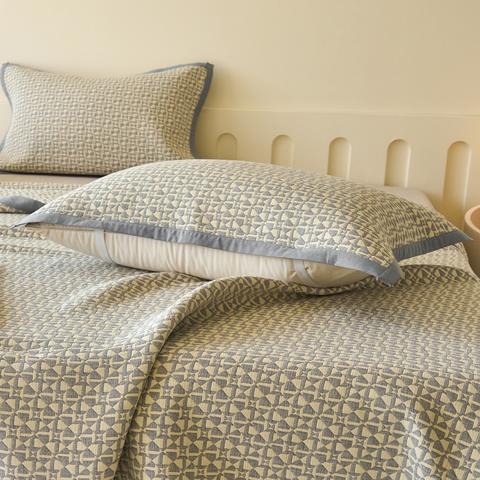 91家纺网 家纺一手货源 找家纺 棠薇家纺 2025新款提花绑带款枕巾棉纱布枕巾夹棉枕头巾 罗马故事