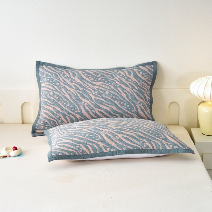 91家纺网 家纺一手货源 找家纺 棠薇家纺 2025新款提花绑带款枕巾棉纱布枕巾夹棉枕头巾 木影驼兰