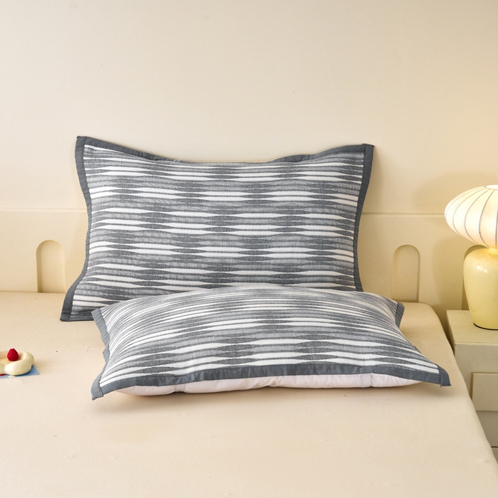 91家纺网 家纺一手货源 找家纺 棠薇家纺 2025新款提花绑带款枕巾棉纱布枕巾夹棉枕头巾 素练浮光灰