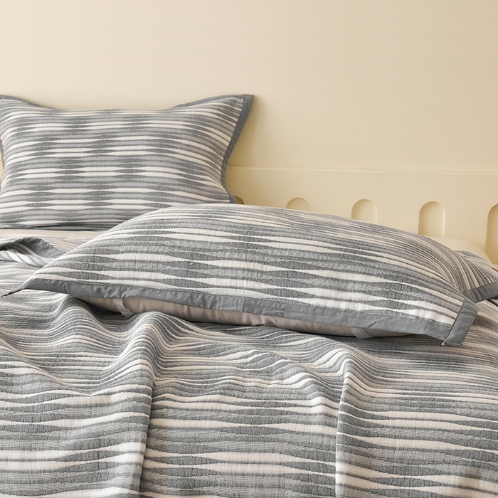 91家纺网 家纺一手货源 找家纺 棠薇家纺 2025新款提花绑带款枕巾棉纱布枕巾夹棉枕头巾 素练浮光灰