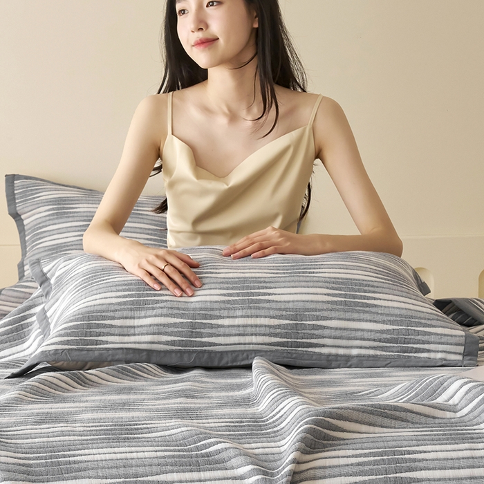 91家纺网 家纺一手货源 找家纺 棠薇家纺 2025新款提花绑带款枕巾棉纱布枕巾夹棉枕头巾 素练浮光灰