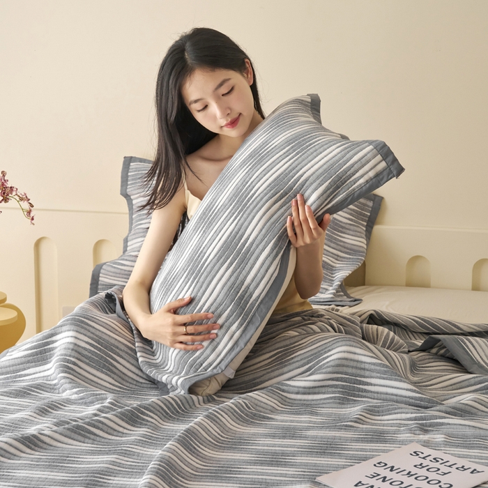 91家纺网 家纺一手货源 找家纺 棠薇家纺 2025新款提花绑带款枕巾棉纱布枕巾夹棉枕头巾 素练浮光灰