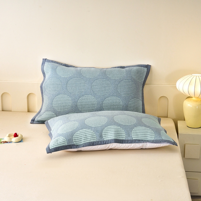 91家纺网 家纺一手货源 找家纺 棠薇家纺 2025新款提花绑带款枕巾棉纱布枕巾夹棉枕头巾 圆点生活