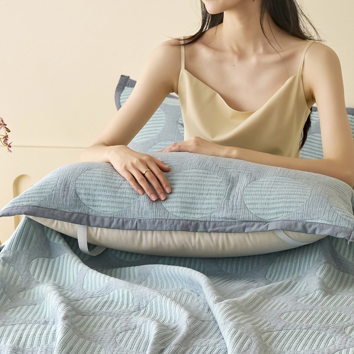 91家纺网 家纺一手货源 找家纺 棠薇家纺 2025新款提花绑带款枕巾棉纱布枕巾夹棉枕头巾 圆点生活