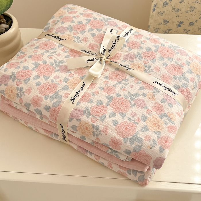 91家纺网 家纺一手货源 找家纺 （总）玉海棠家纺 2025新款云感提花双层纱印花系列四件套-场景二