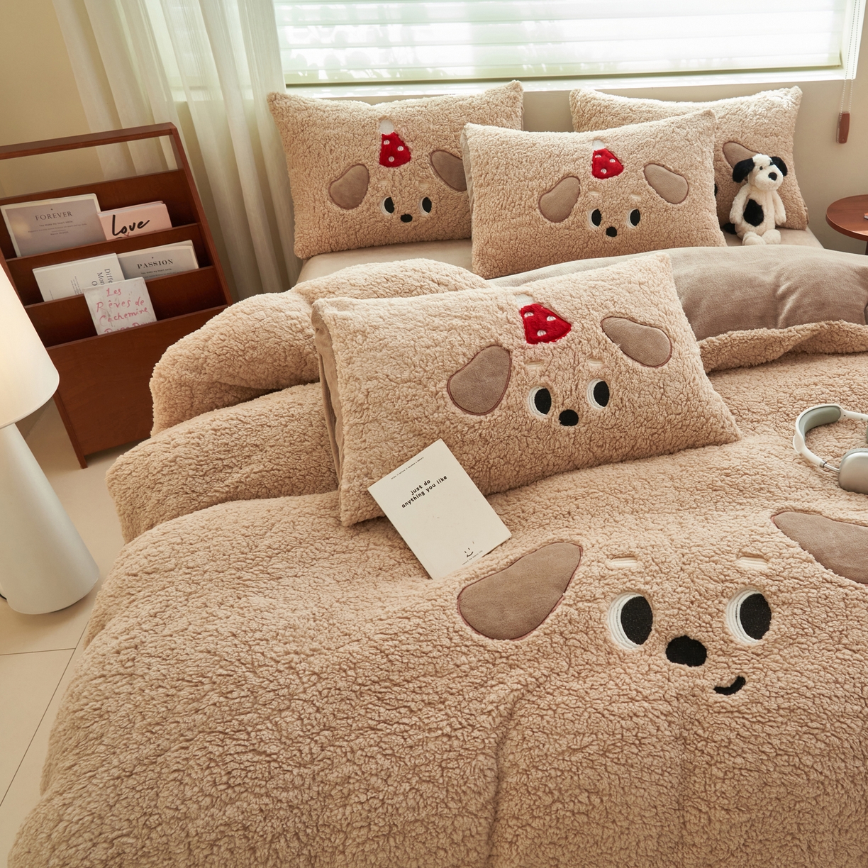 91家纺网 家纺一手货源 找家纺 晨曦家纺 2025贴布绣刺绣工艺羊羔绒牛奶绒四件套 呆萌小狗-咖