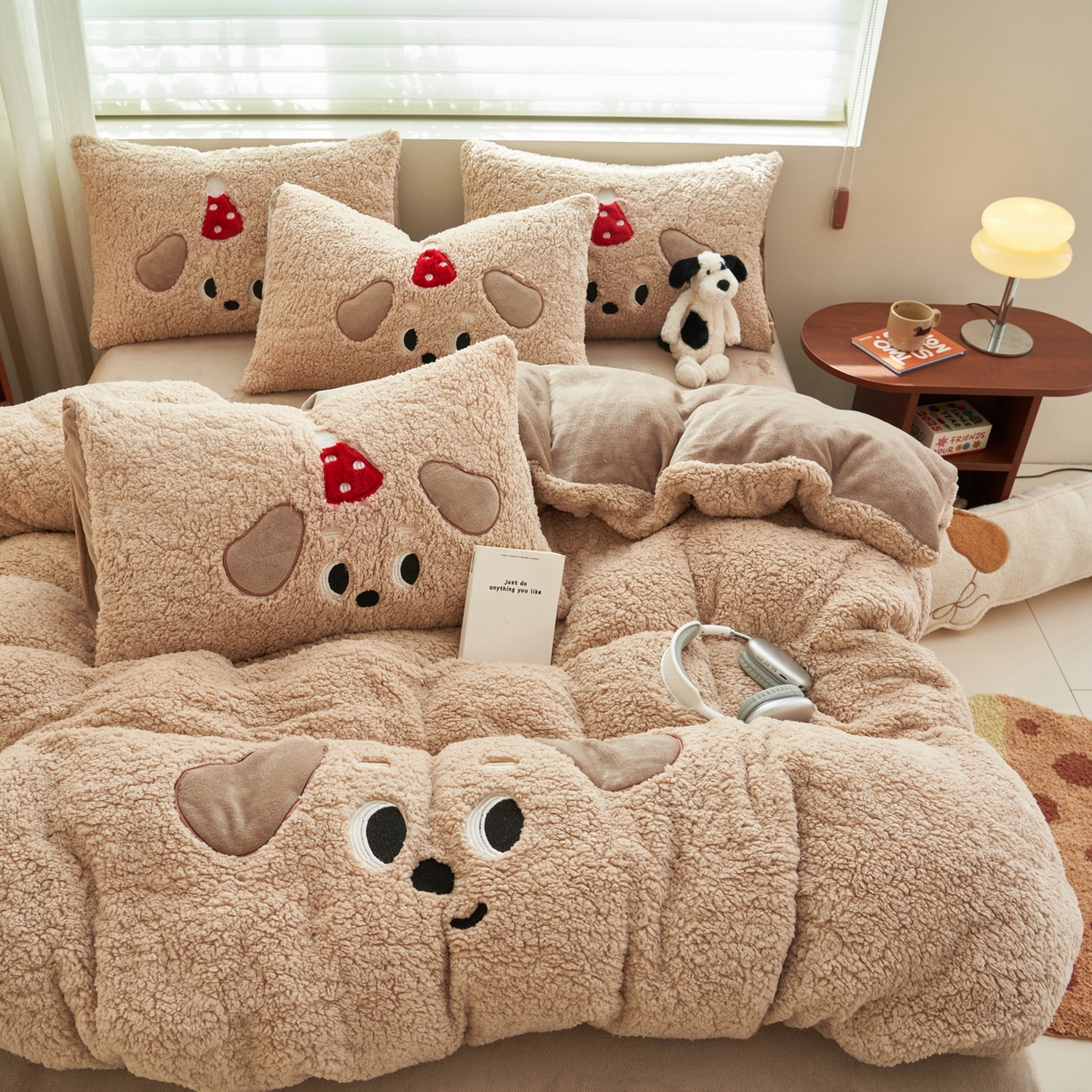 91家纺网 家纺一手货源 找家纺 晨曦家纺 2025贴布绣刺绣工艺羊羔绒牛奶绒四件套 呆萌小狗-咖