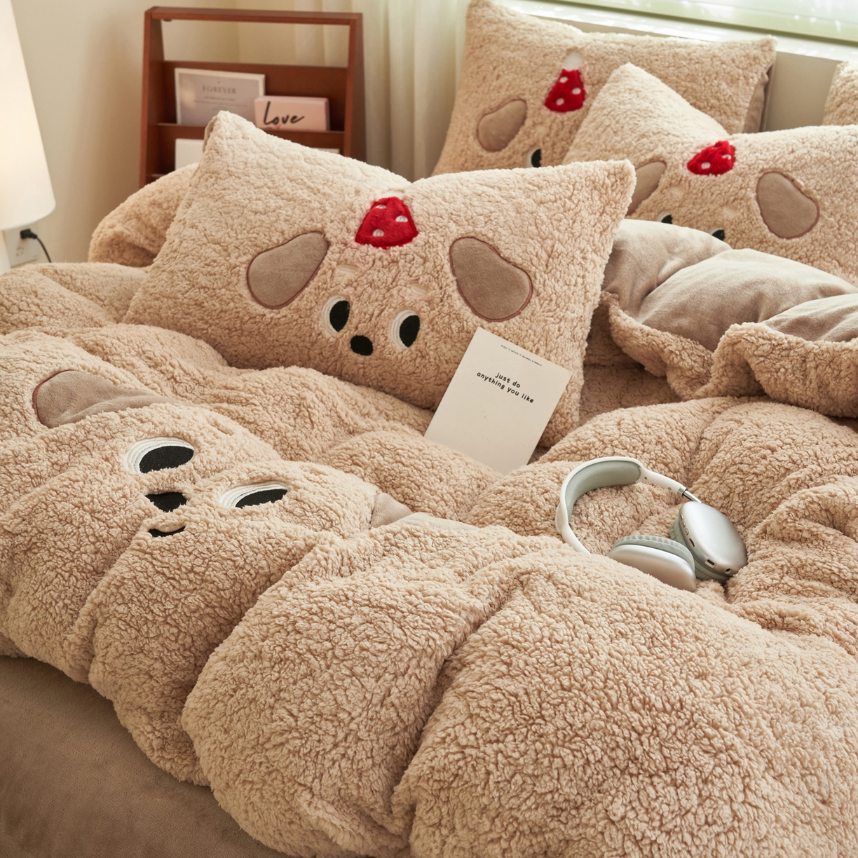 91家纺网 家纺一手货源 找家纺 晨曦家纺 2025贴布绣刺绣工艺羊羔绒牛奶绒四件套 呆萌小狗-咖