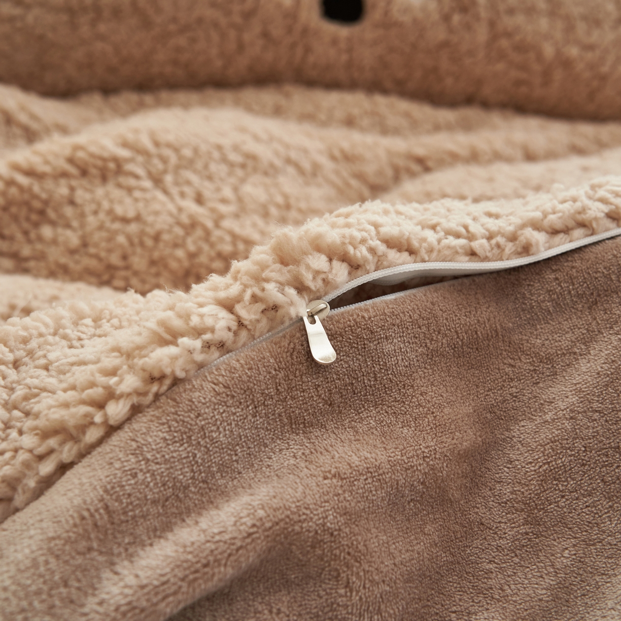 91家纺网 家纺一手货源 找家纺 晨曦家纺 2025贴布绣刺绣工艺羊羔绒牛奶绒四件套 呆萌小狗-咖