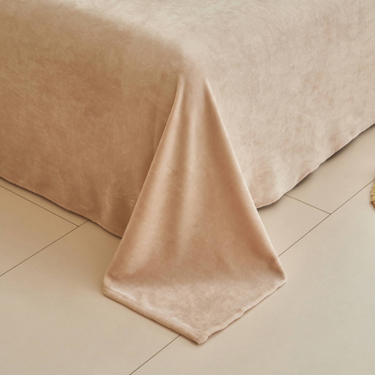 91家纺网 家纺一手货源 找家纺 晨曦家纺 2025贴布绣刺绣工艺羊羔绒牛奶绒四件套 呆萌小狗-奶白