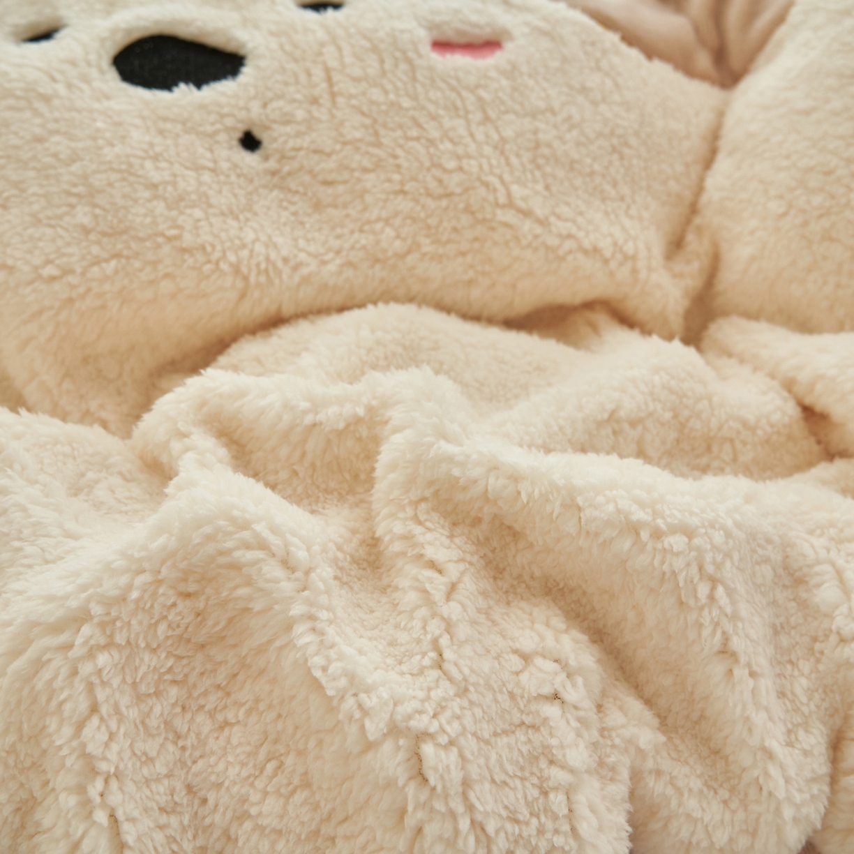 91家纺网 家纺一手货源 找家纺 晨曦家纺 2025贴布绣刺绣工艺羊羔绒牛奶绒四件套 呆萌小狗-奶白