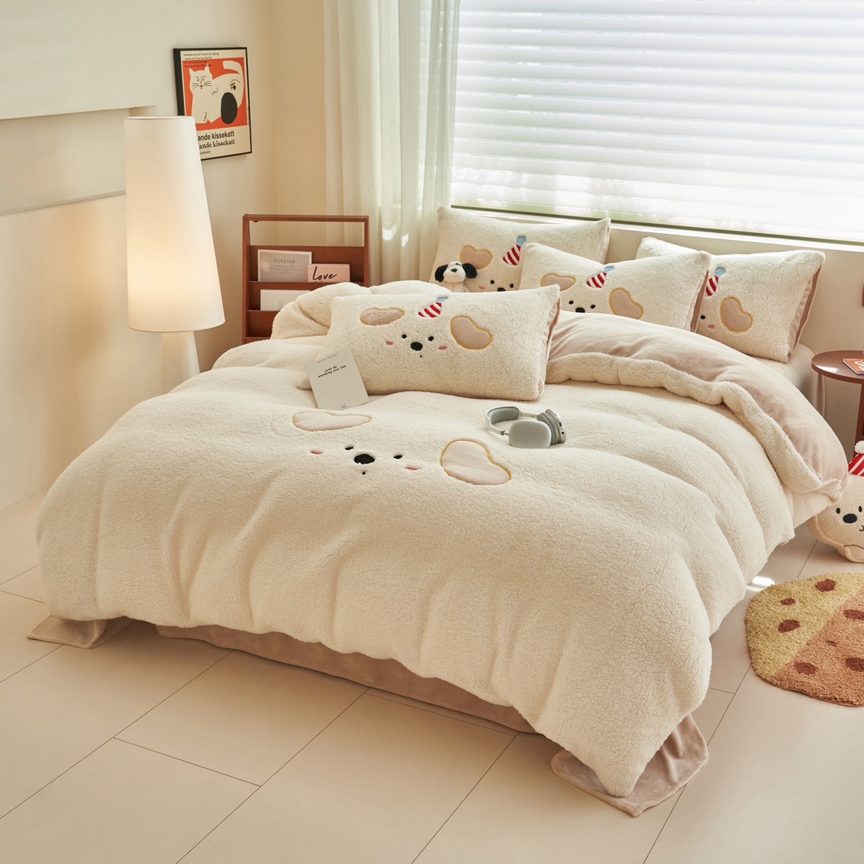 91家纺网 家纺一手货源 找家纺 晨曦家纺 2025贴布绣刺绣工艺羊羔绒牛奶绒四件套 呆萌小狗-奶白