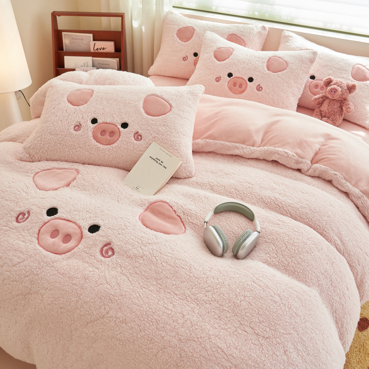 晨曦家纺 2025贴布绣刺绣工艺羊羔绒牛奶绒四件套 粉佩奇